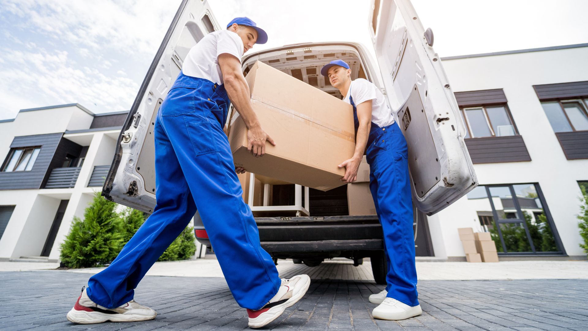 Moving Without Parking: How Jersey City Movers Handle Tight Spaces Like Experts